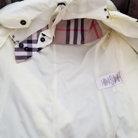Burberry like new Iconic Rain Jacket - Yellow - Picture 8 of 8